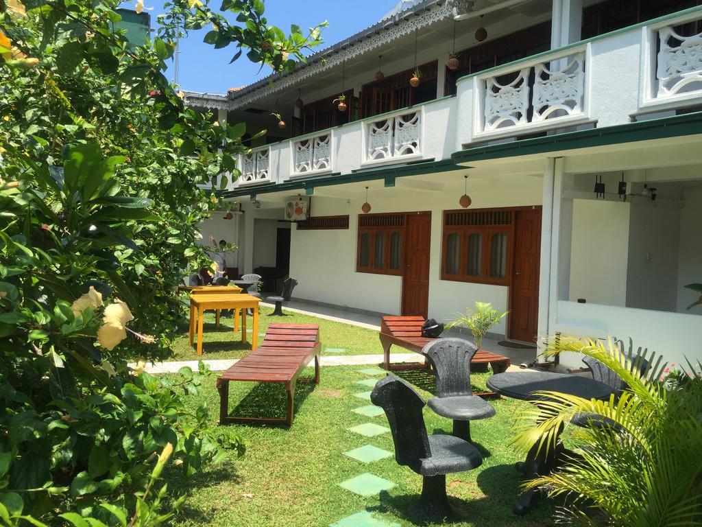 Srilanka Ayurveda Hotel Хиккадува Экстерьер фото